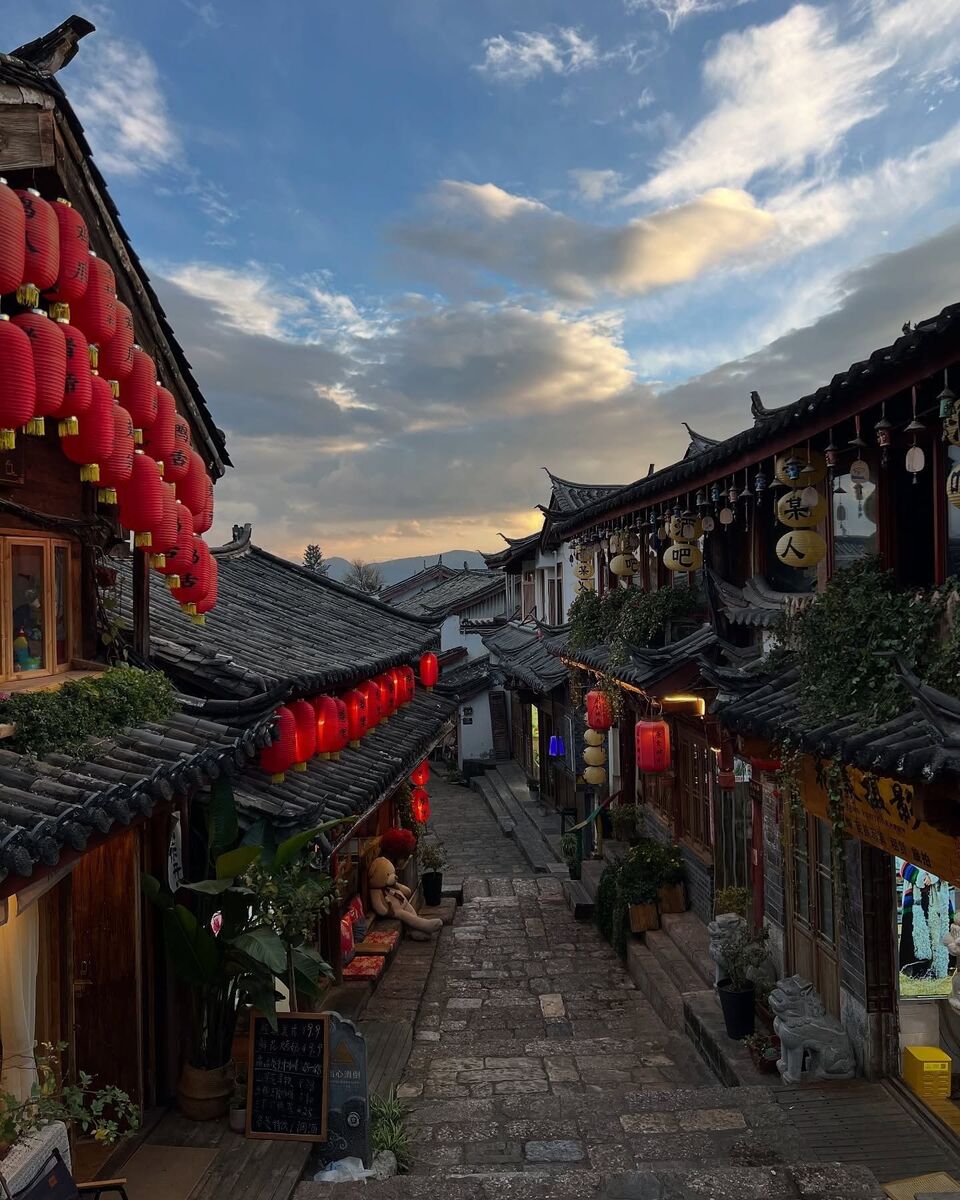 A tranquil, Zen-like retreat, heart yearning for Dongba.